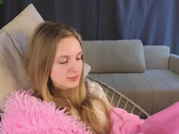 CrimsonAura  live sex cam