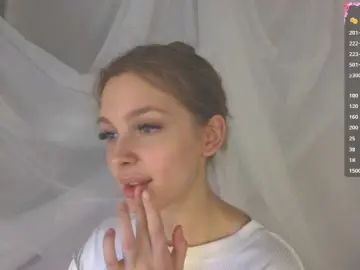 CrimsonAura  live sex cam