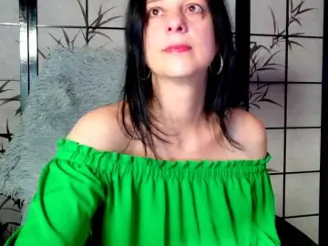 SweetLongLips  live sex cam