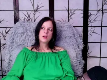 SweetLongLips  live sex cam