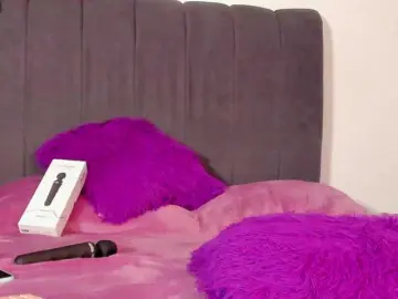 Evelin-33  live sex cam