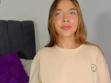 Evelin-33  live sex cam