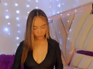 Evelin-33  live sex cam