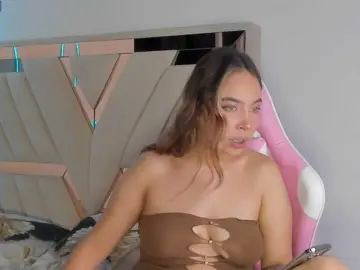 Evelin-33  live sex cam