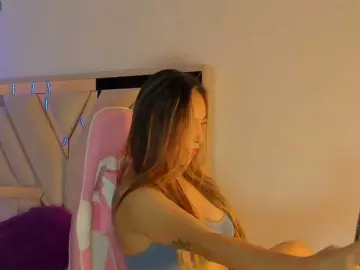 Evelin-33  live sex cam