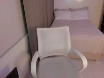 Kiaraowen1  live sex cam