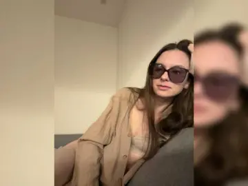 Coucoushadaa  live sex cam