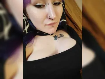 Darcy-666  live sex cam