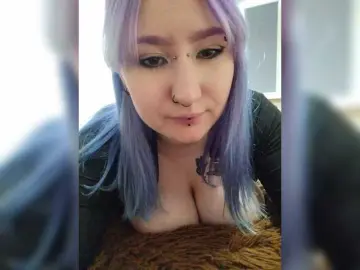 Darcy-666  live sex cam