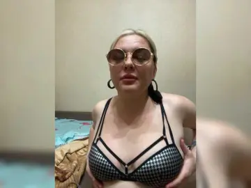 Milfaru  live sex cam