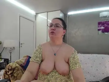 ILoveToFeelU  live sex cam
