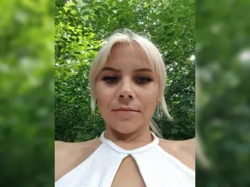 Mur-MurMeow  live sex cam