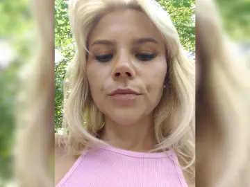 Mur-MurMeow  live sex cam