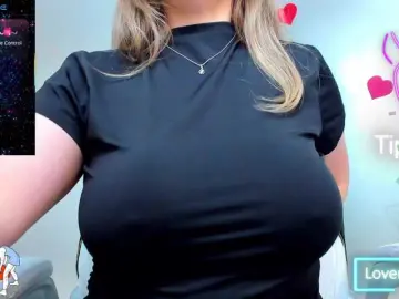 Anyarosses  live sex cam