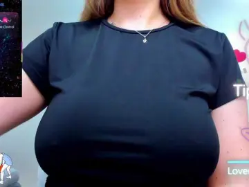 Anyarosses  live sex cam