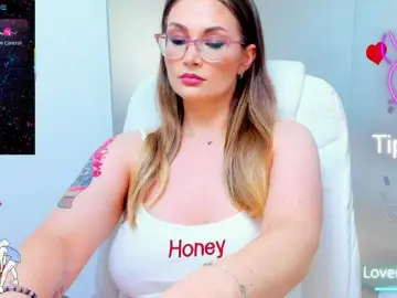 Anyarosses  live sex cam