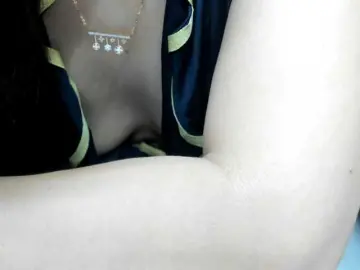 Alice225  live sex cam