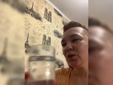 Julia99  live sex cam