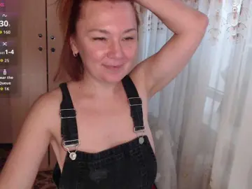 Julia99  live sex cam