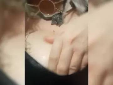 Kroshka-Nika  live sex cam
