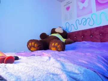 Cloe777  live sex cam