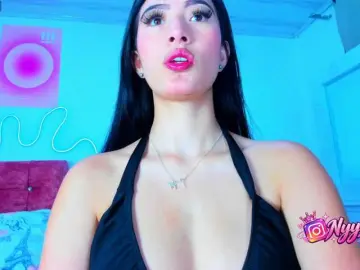 Cloe777  live sex cam