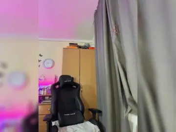 Hotangel75  live sex cam