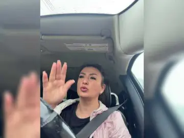 Hotangel75  live sex cam