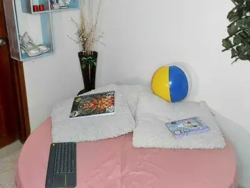 DestinyHills  live sex cam