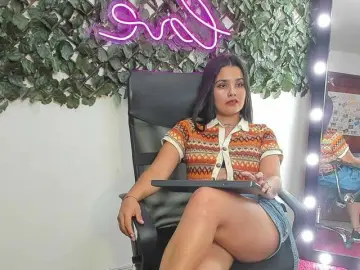 DestinyHills  live sex cam