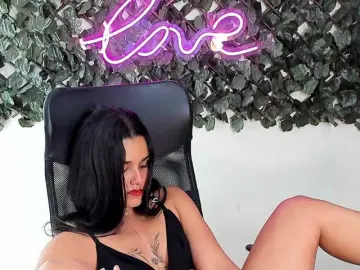 DestinyHills  live sex cam