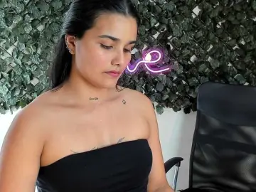 DestinyHills  live sex cam