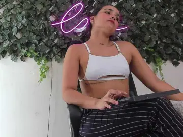 DestinyHills  live sex cam