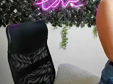 DestinyHills  live sex cam