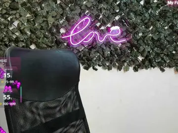 DestinyHills  live sex cam