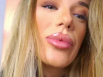 EllieRedd  live sex cam