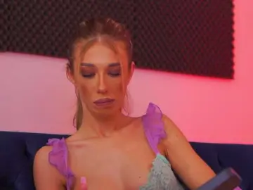 EllieRedd  live sex cam