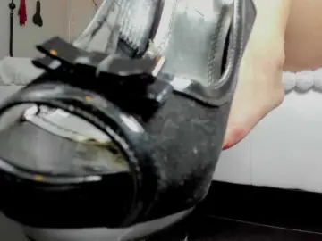 Sarah-temptation  live sex cam