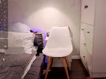 Wowpups  live sex cam