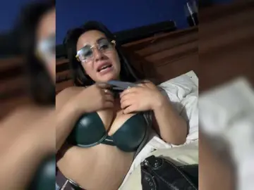 Alesan25698  live sex cam