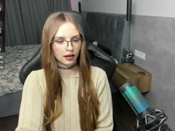 MCfly-1  live sex cam