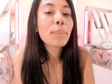 Candy-skyy  live sex cam