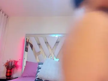 Candy-skyy  live sex cam
