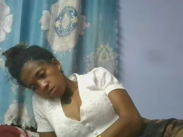 Charlinah  live sex cam