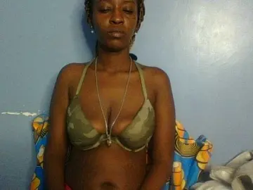 Curvypetite  live sex cam