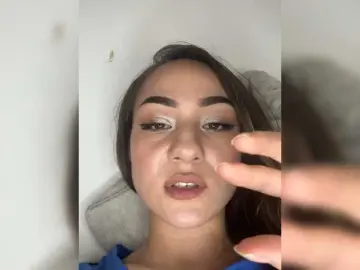 Liora697  live sex cam