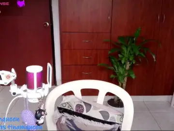 Tinamqueen  live sex cam