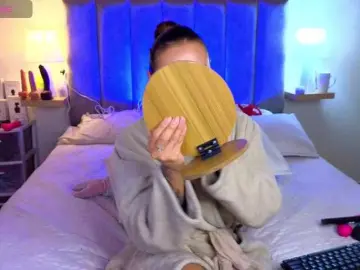 VictoriaHils  live sex cam