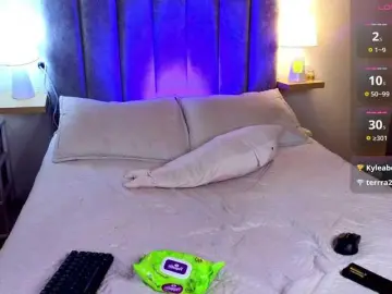 VictoriaHils  live sex cam