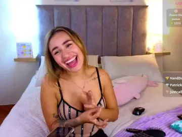 VictoriaHils  live sex cam